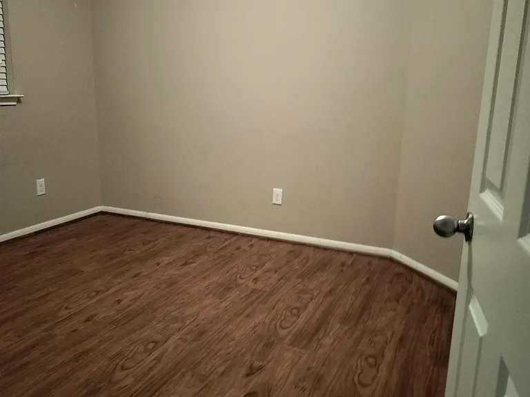 6027 Schaumburg Dr — Photo 14