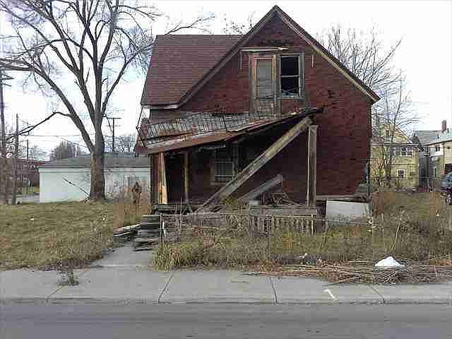 3611 E Vernor