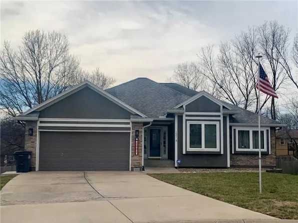 1001 NW Creek Side Cir, Blue Springs, MO 64015