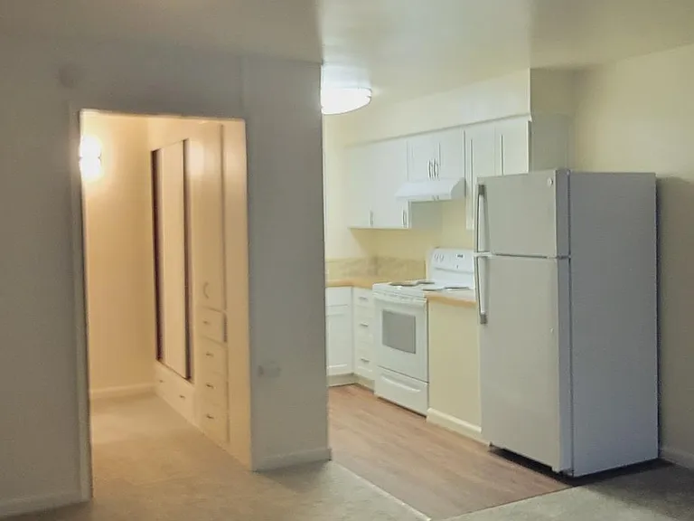 Alder Manor Apartments — Photo 11