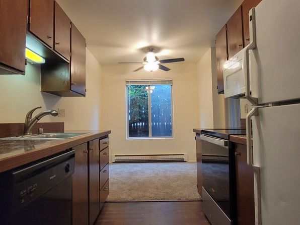2908 NE 12th St APT 104