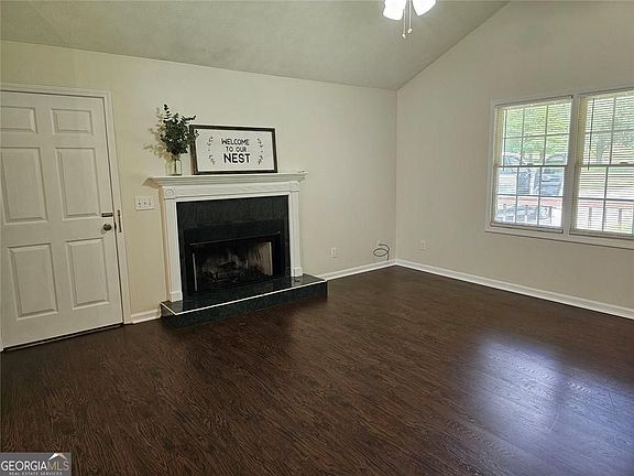 5th image of 31 Danyelle Dr
