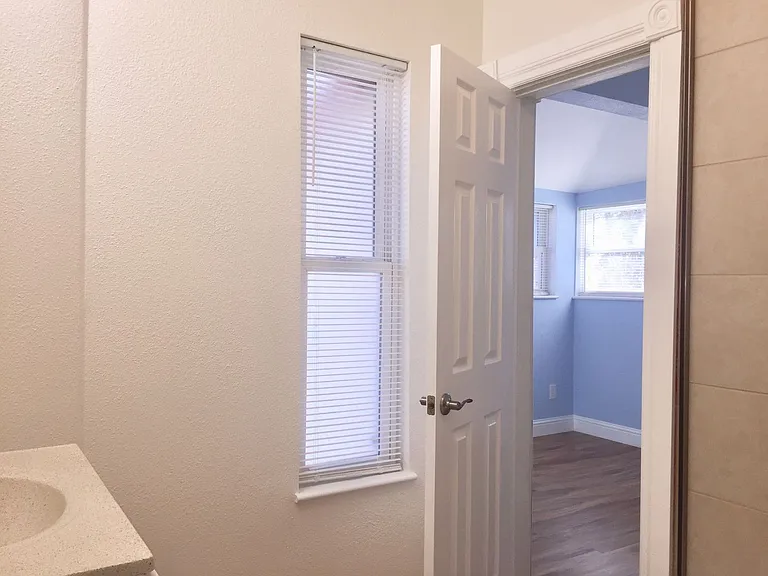 526 W Dale St — Photo 16