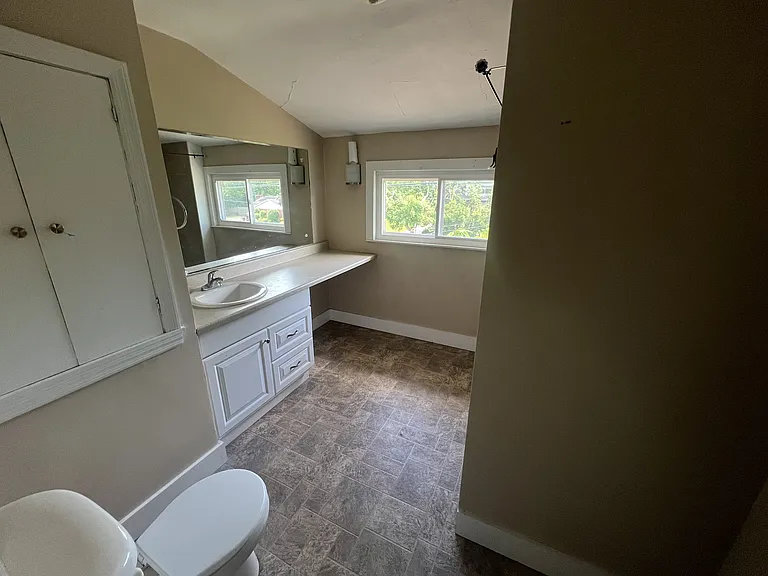 1885 E Westbrook Rd — Photo 8