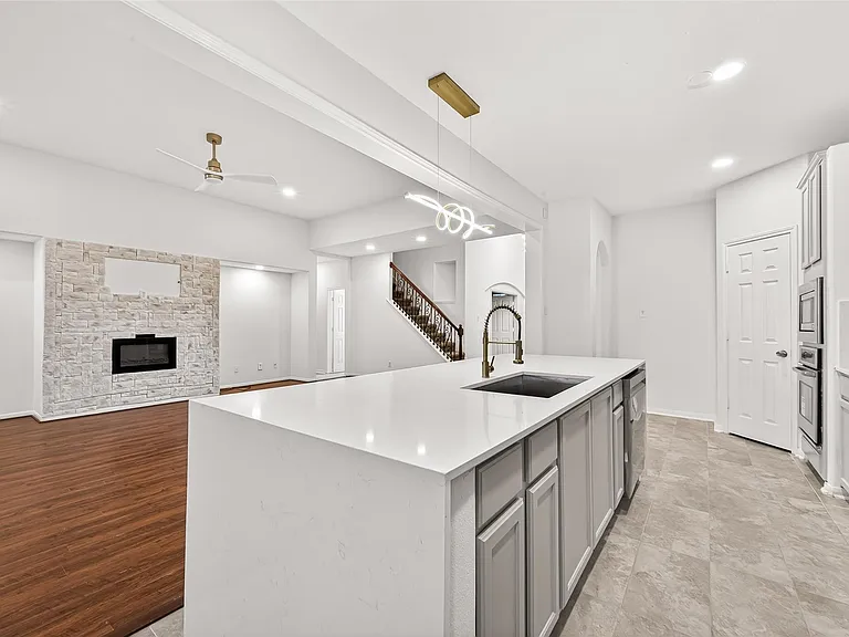 22303 Naple Hollow Ln — Photo 16
