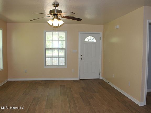 5th image of 3413 Bream St