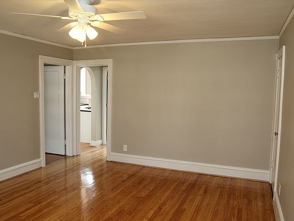 4th image of 1401 Woodland Dr APT B