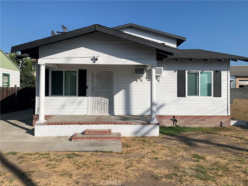 3 bed, 1.5 bath, 1200 sqft, $3,400 — Photo 1