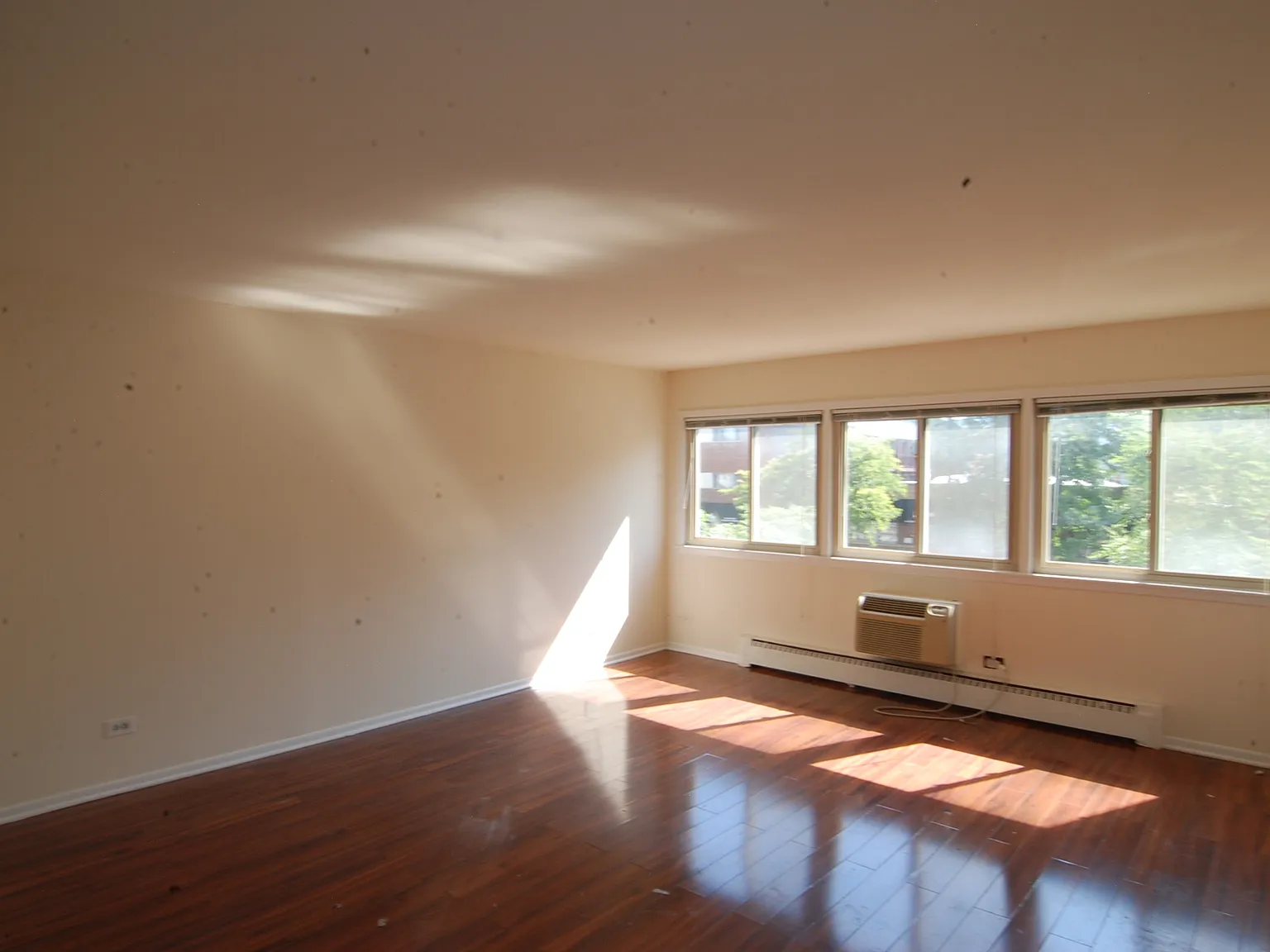 2 bed, 1100 sqft, $1,595 — Photo 2