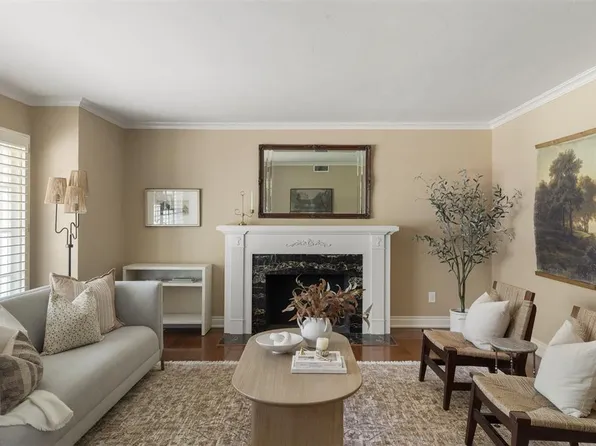 1716 Westminster Pl, Nichols Hills, OK 73120