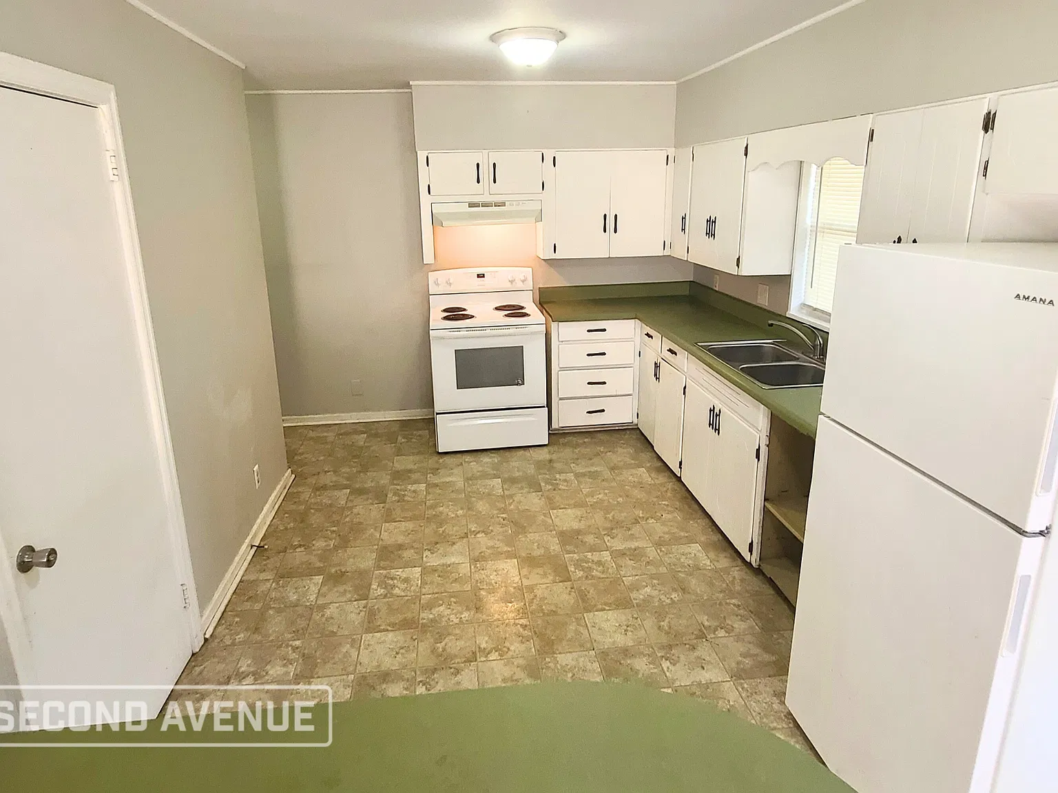 3 bed, 1.0 bath, 1200 sqft, $999 — Photo 4