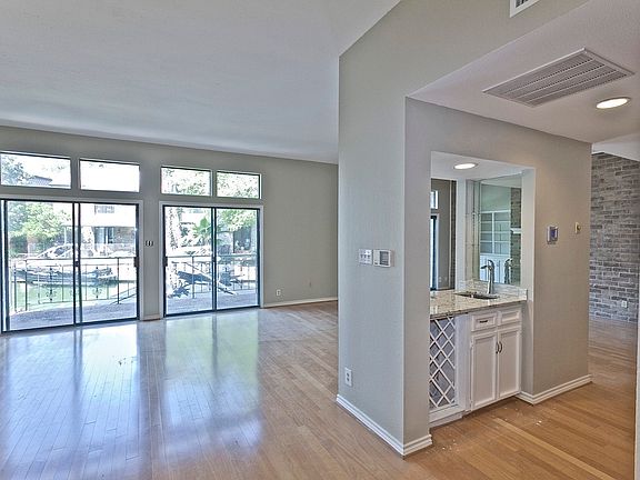 5th image of 2423 Westlake Dr