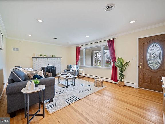 3rd image of 720 W Watersville Rd