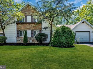 2 Gabriel Ln, Willingboro, NJ 08046
