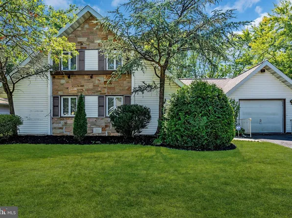 2 Gabriel Ln, Willingboro, NJ 08046