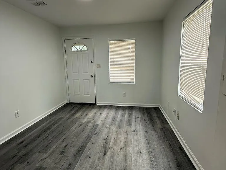 1317 N Short Madison St — Photo 6