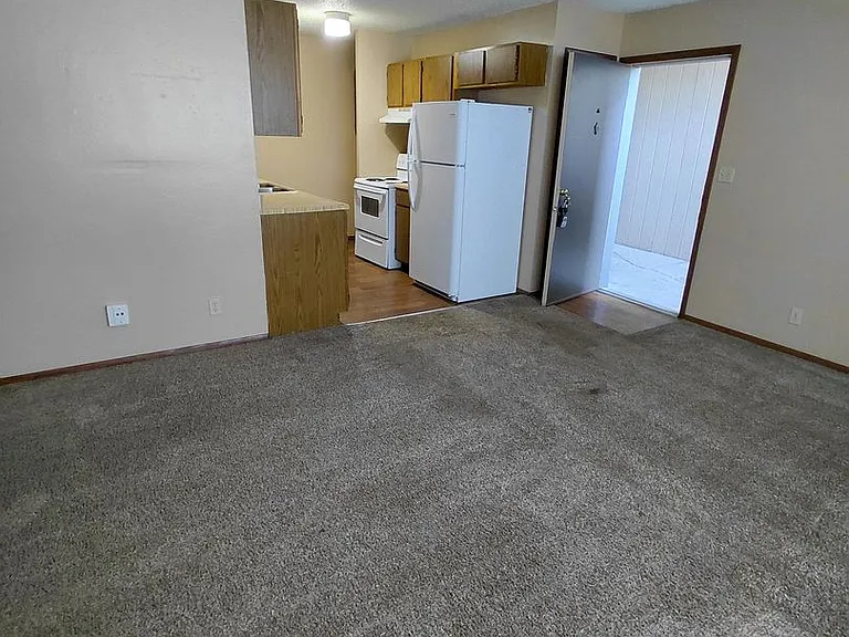 East Terrace Apts — Photo 7