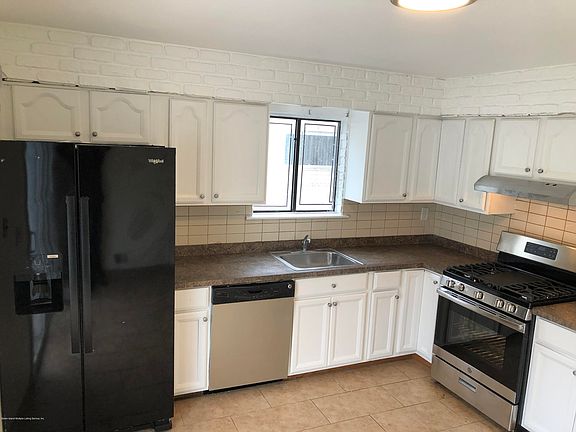 3rd image of 218 Ada Dr