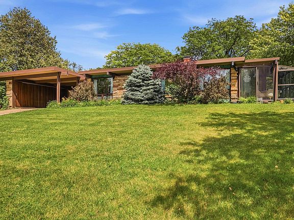 2nd image of 1160 Arrowhead Dr