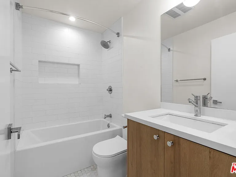 3939 Moore St #204 — Photo 24