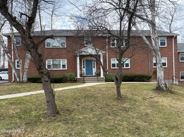 4 Morgan Mnr APT 4, Lenox, MA 01240