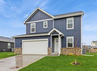 241 Knoll Ridge Dr, Hills, IA 52235