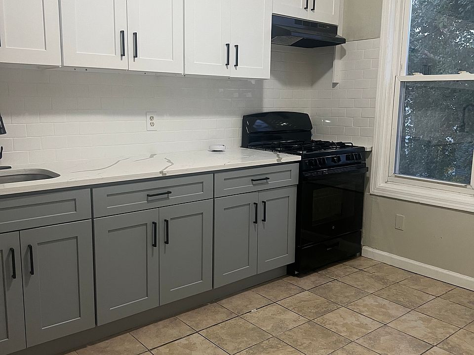 1st image of 7 Robert Pl Floor 2