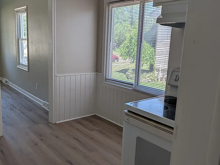 21712 Lakeview St — Photo 3