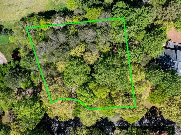 2972 Dogwood St, Newton, NC 28658