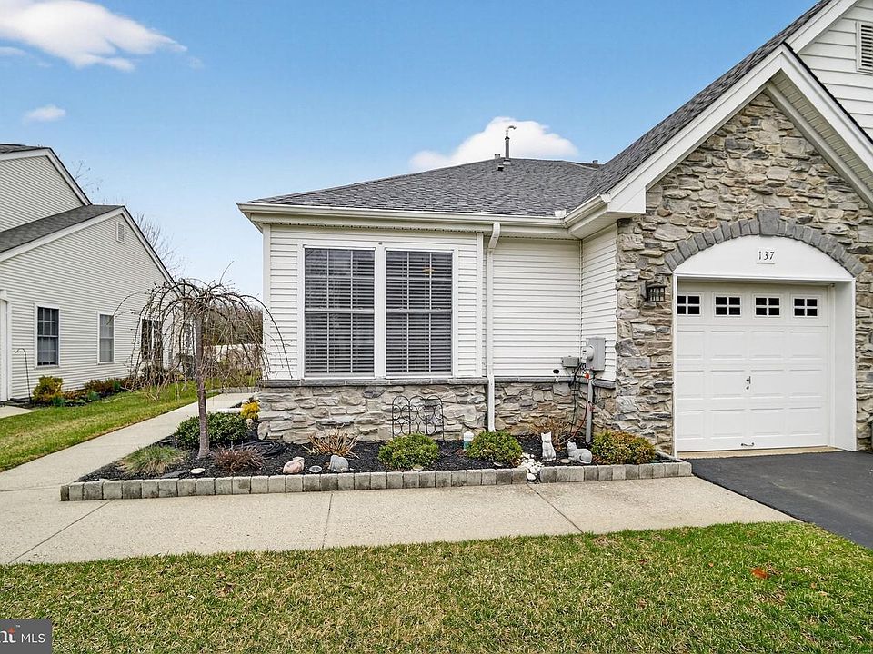 1st image of 137 Burholme Dr