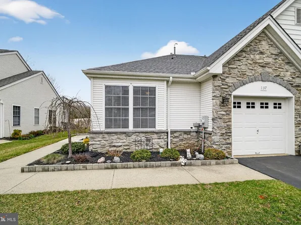 137 Burholme Dr, Hamilton, NJ 08691