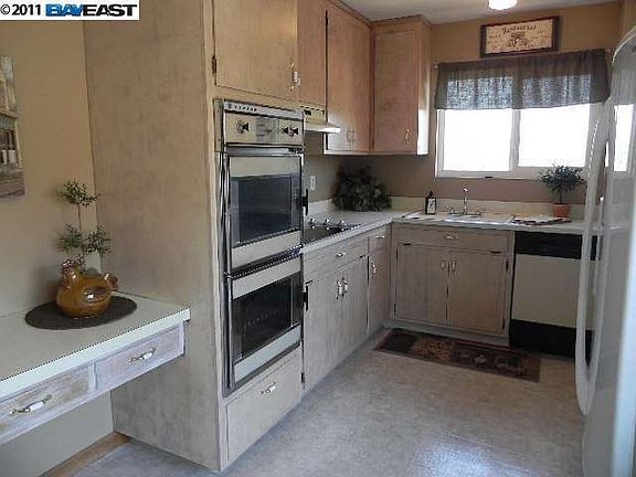 3rd image of 16636 Selby Dr
