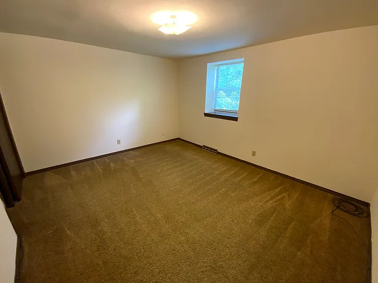 4405-4411 W Ludwick Blvd — Photo 9