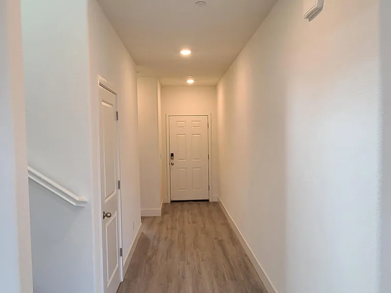 938 Pipit St — Photo 2