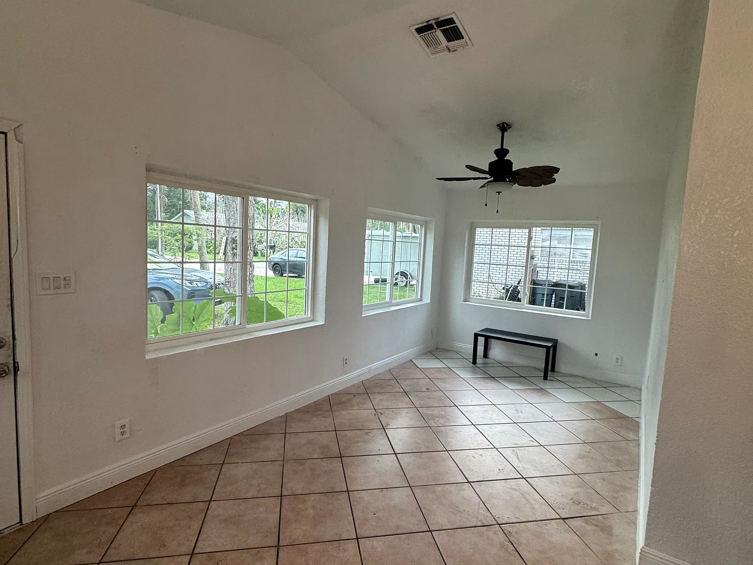 3 bed, 1089 sqft, $1,875 — Photo 4
