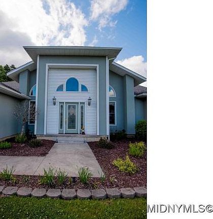 3rd image of 139 Evergreen Ln