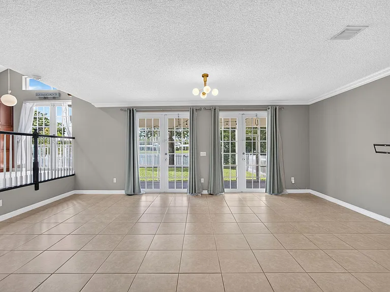 1204 Oakwater Dr — Photo 23