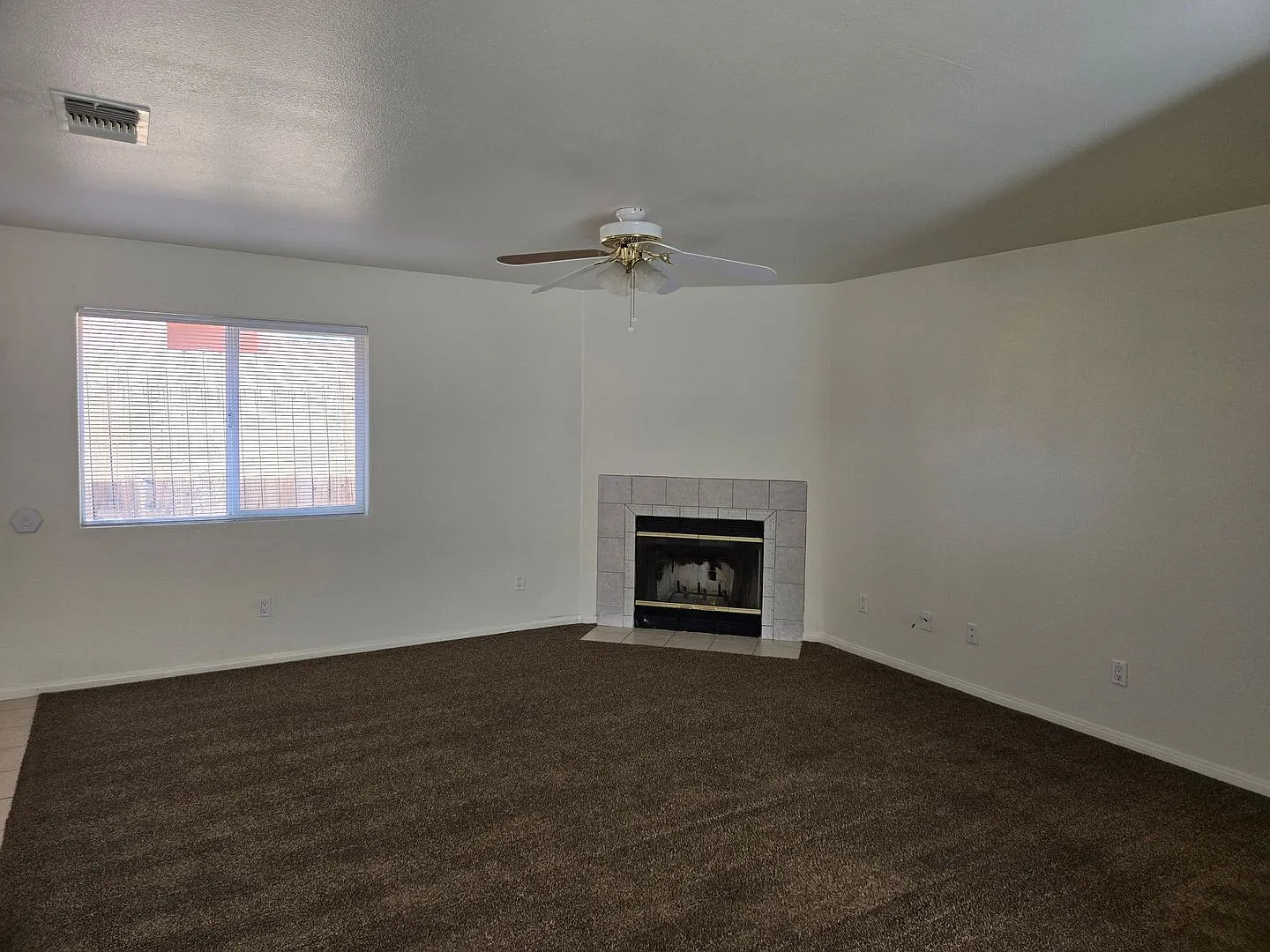 Beautiful 3 bedroom home available now — Photo 3