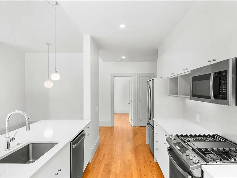 31 Parade St #201 — Photo 15