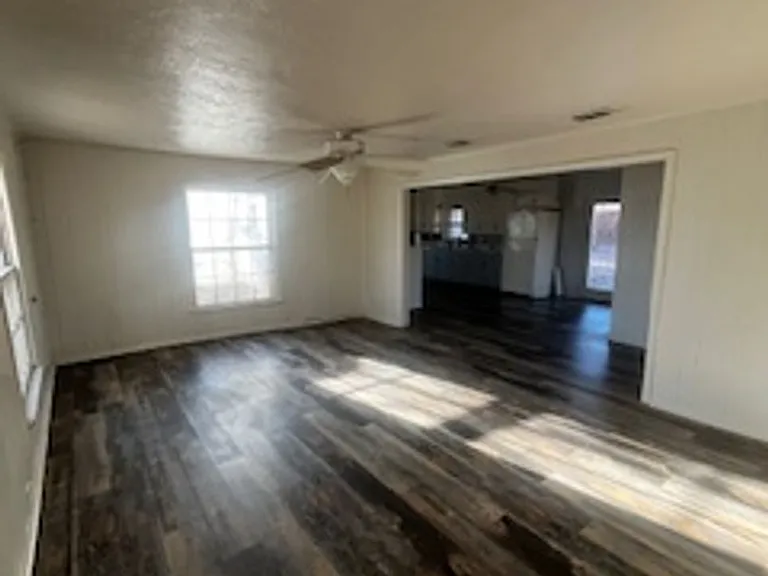 1435 W McNeil St — Photo 7