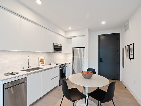 5th image of 5751 Lexington Ave #201