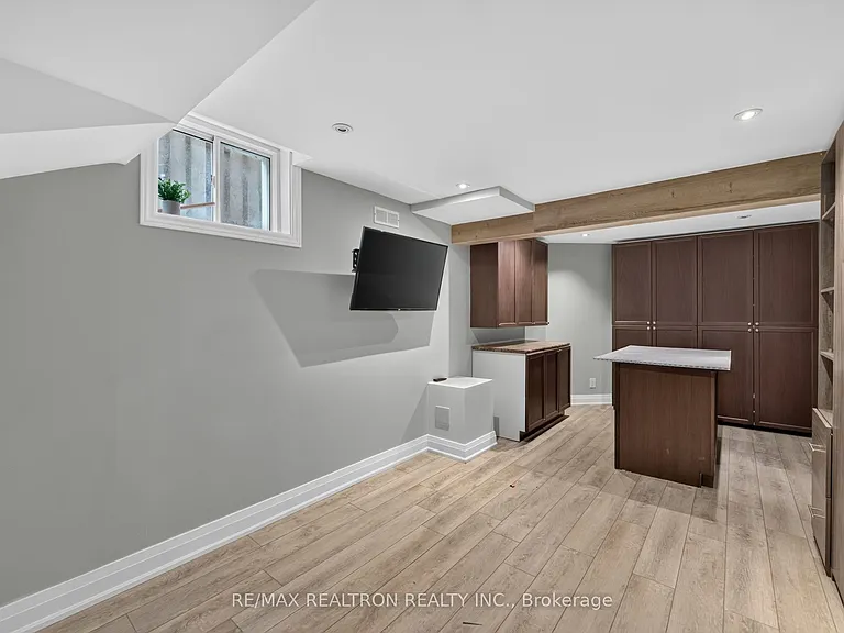 49 Meekings Dr — Photo 17