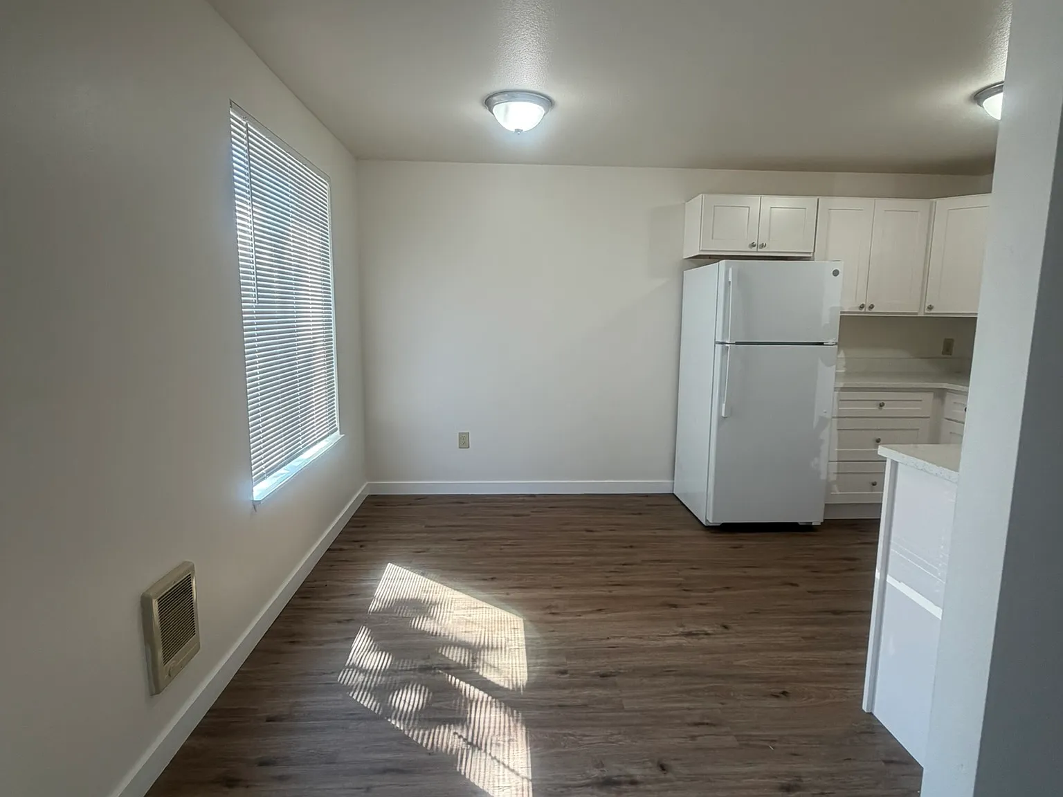 2 bed, 1000 sqft, $1,595 — Photo 4