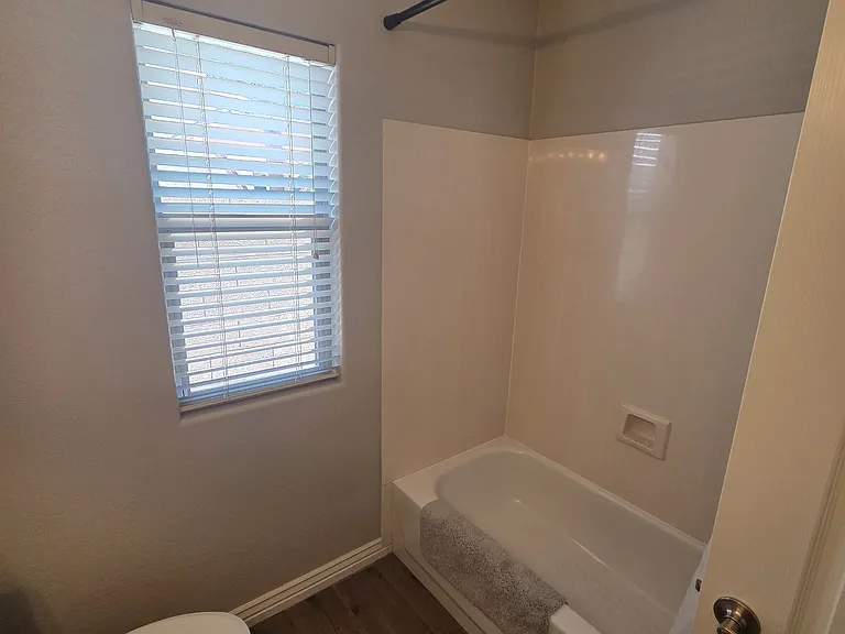 424 W Comstock Ct — Photo 15