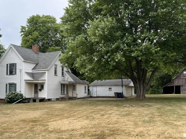 1024 W Division St, Galva, IL 61434