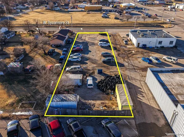 104 Sycamore St, Dodge City, KS 67801