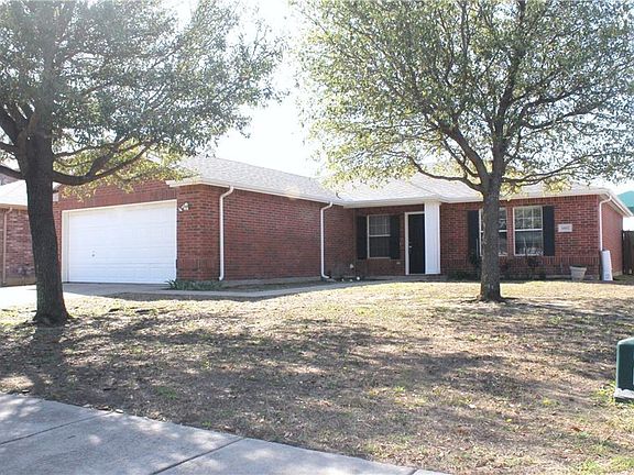 2nd image of 4402 Carriage Lane Cir