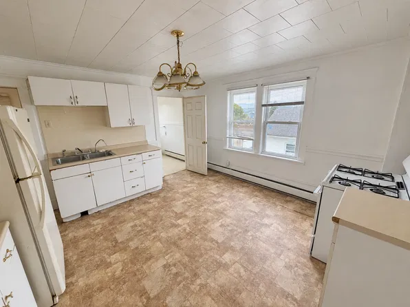 930 S Hanover St, Nanticoke, PA 18634