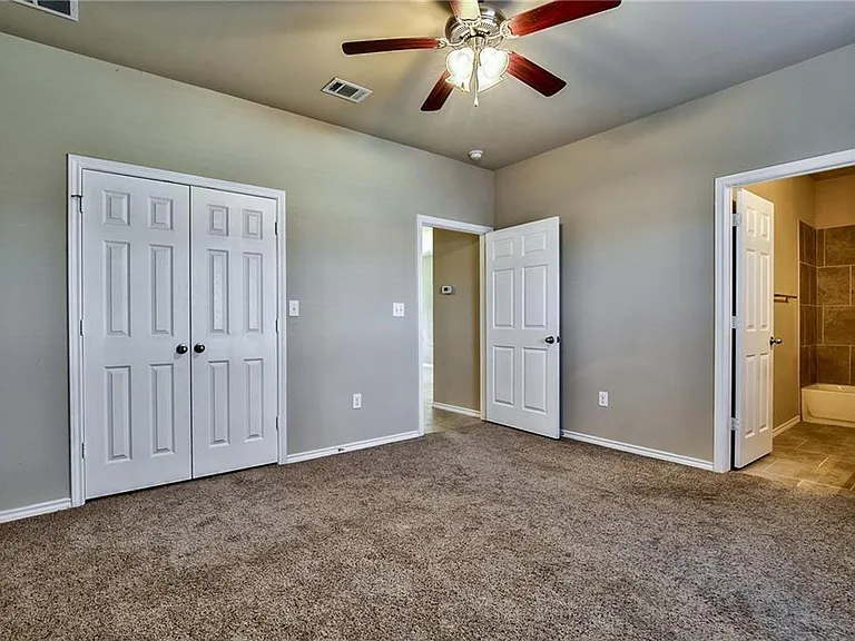 702 E College St — Photo 20