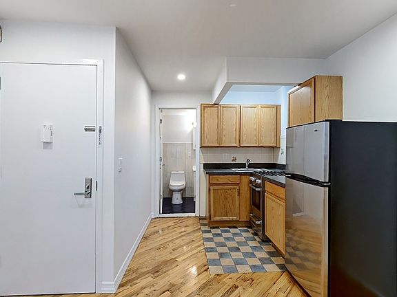 4th image of 120 Orchard St Floor 2A